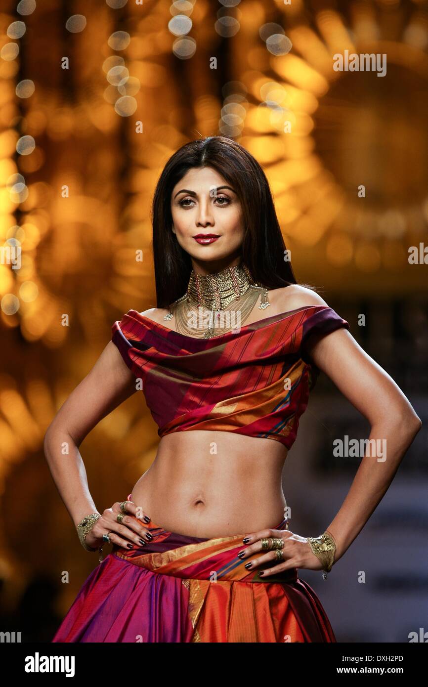 New Delhi, India. 26th Mar, 2014. Bollywood actress Shilpa Shetty presents the creation of Tarun Tahiliani at the opening show of the Wills Lifestyle India Fashion Week Autumn/Winter 2014 in New Delhi, capital of India, March 26, 2014. Credit:  Zheng Huansong/Xinhua/Alamy Live News Stock Photo