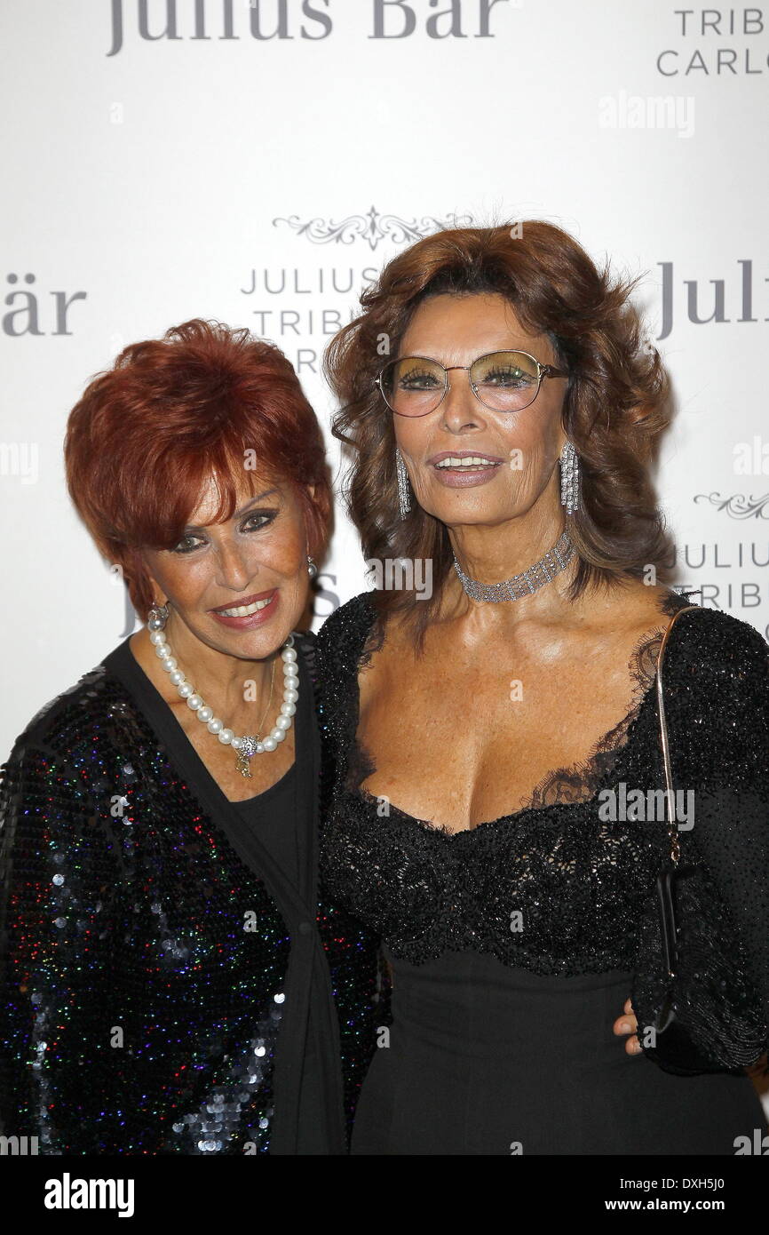 Image of Sophia Loren and her sister Maria from the window of