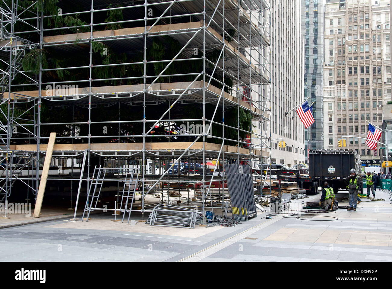 Construction workers build a scaffold around the 2012 Rockefeller ...