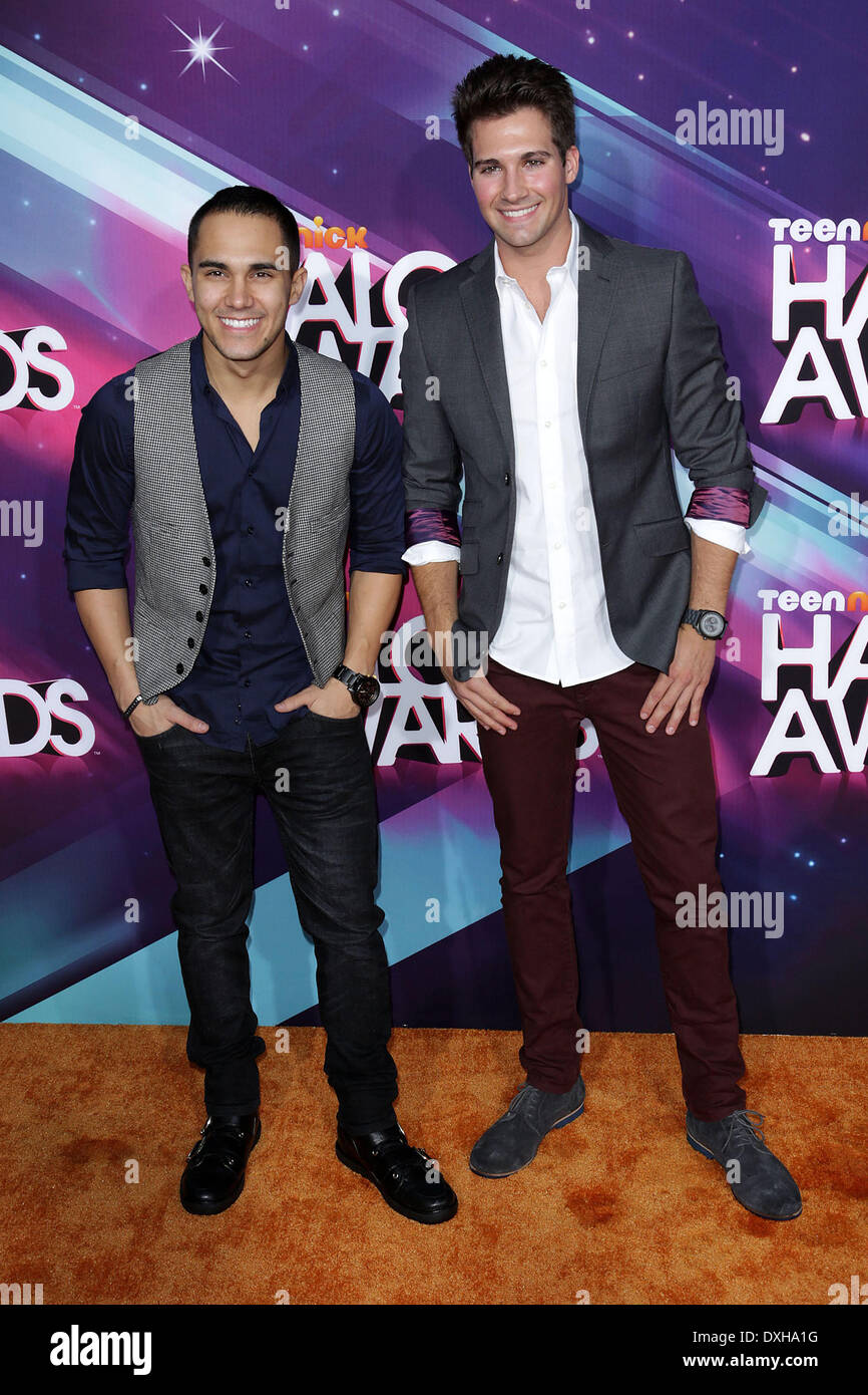 pak debat aantrekken Carlos Pena Jr. and James Maslow Nickelodeon's 2012 TeenNick HALO Awards,  held at the Hollywood Palladium - Arrivals Hollywood, California - 17.11.12  Featuring: Carlos Pena Jr. and James Maslow When: 16 Nov 2012 Stock Photo -  Alamy