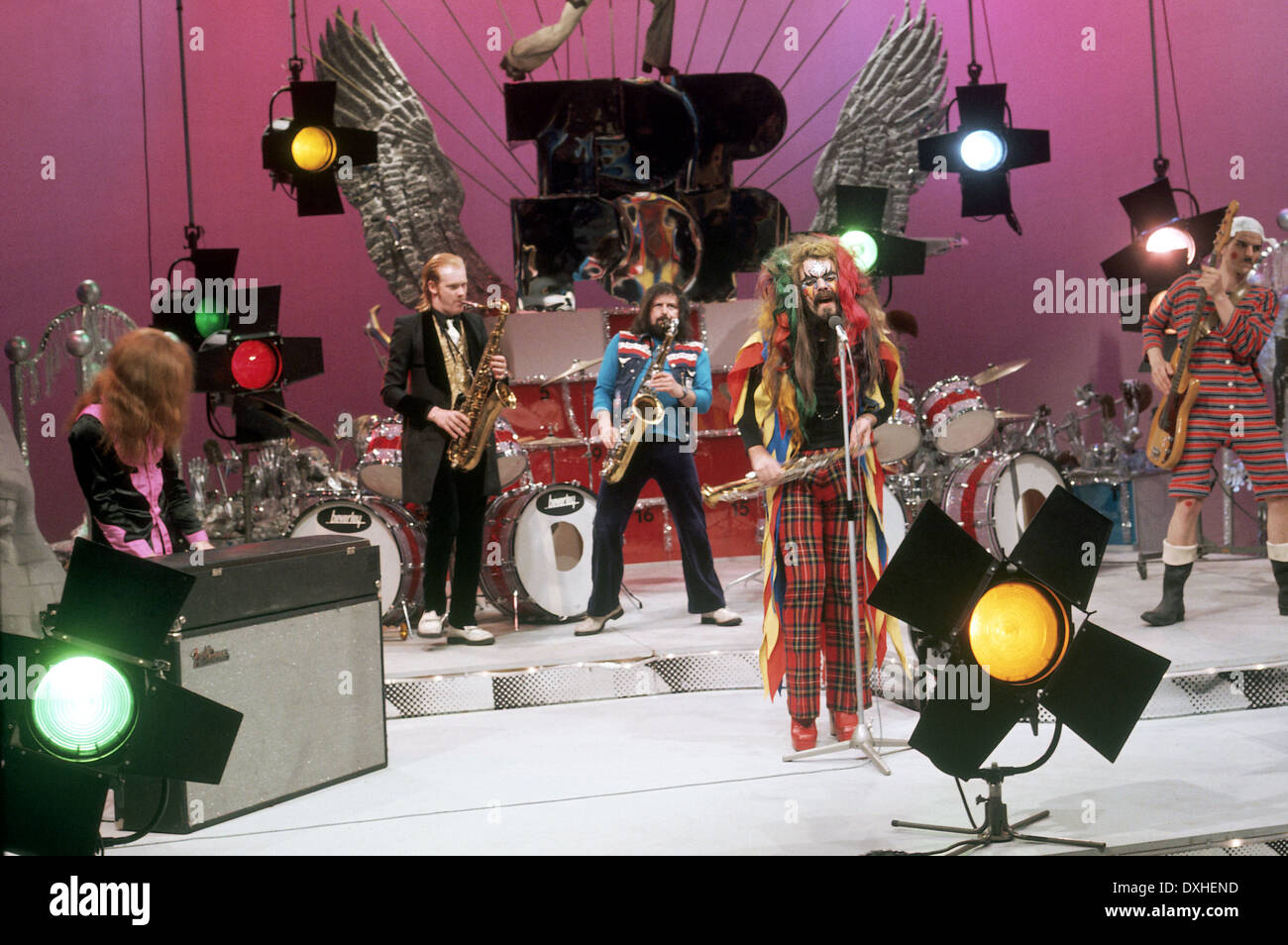 WIZZARD UK pop group with Roy Wood at microphone in 1973 Stock Photo - Alamy