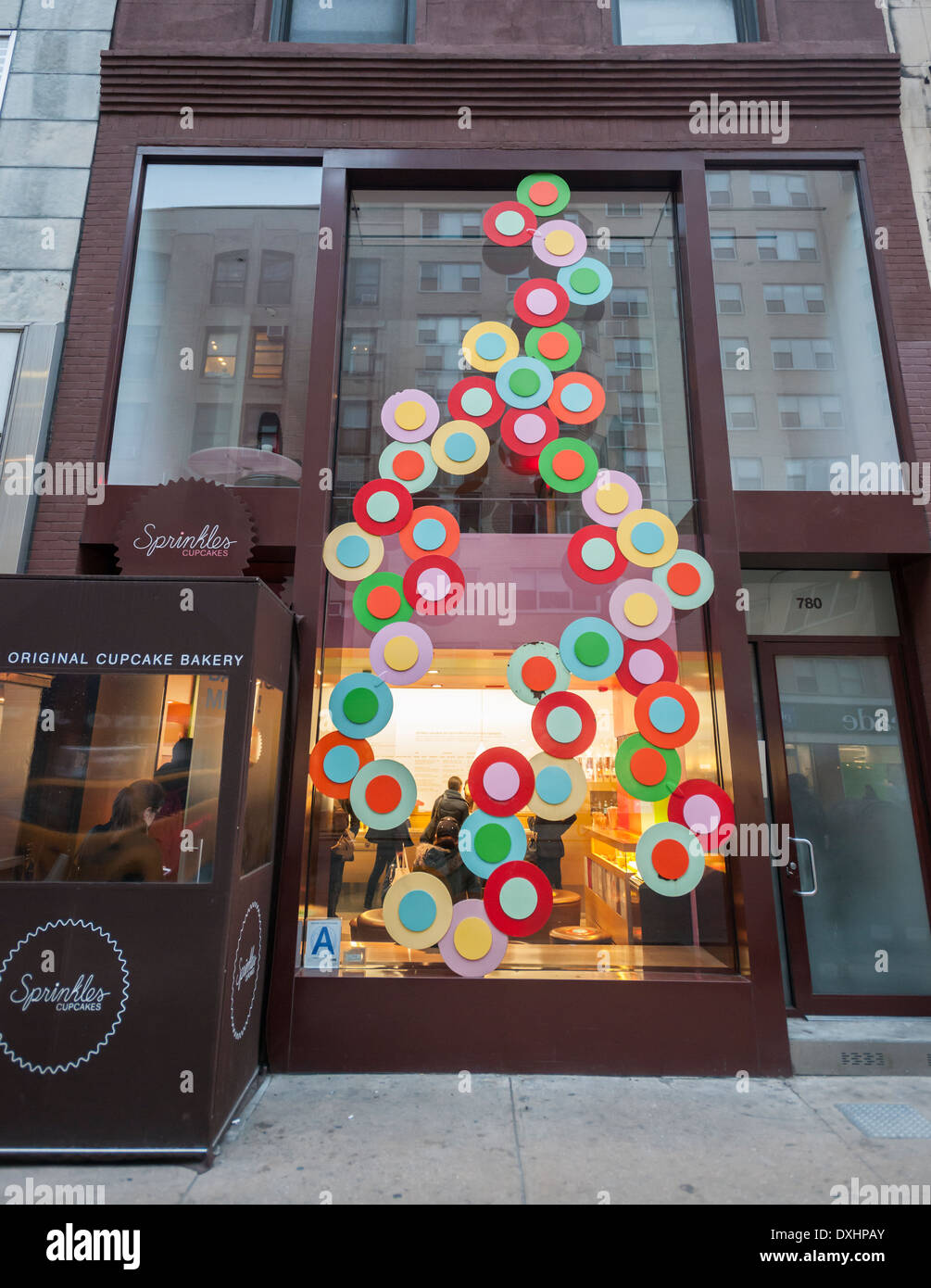 Sprinkles cupcake atm hi-res stock photography and images - Alamy