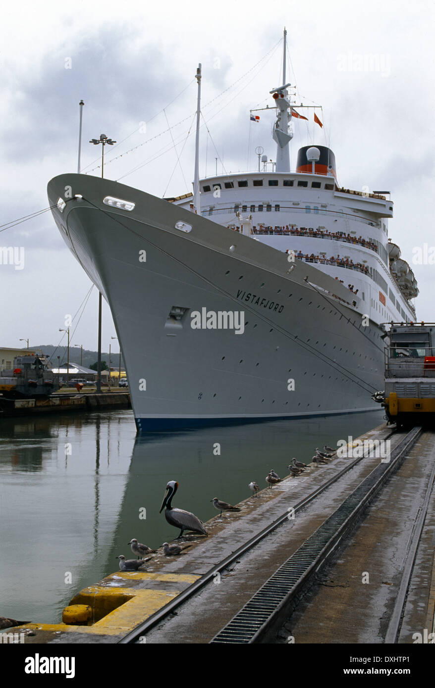 Panama Panama Canal Vistafjord Cunard Line Cruise Ship At Miraflores
