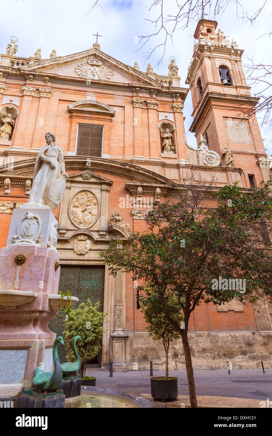 Valencia Santo Tomas church in plaza san Vicente Ferrer with fountain at Spain Stock Photo