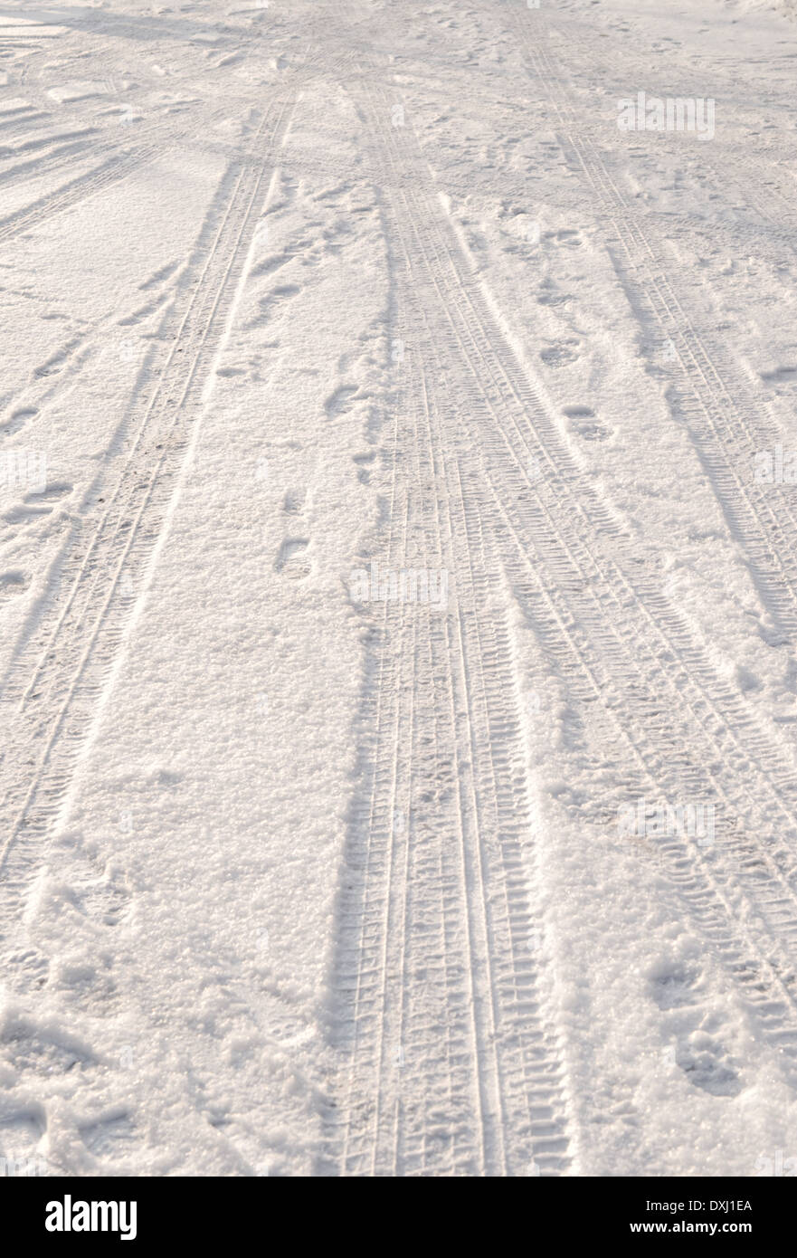 car tire track in fresh snow Stock Photo - Alamy