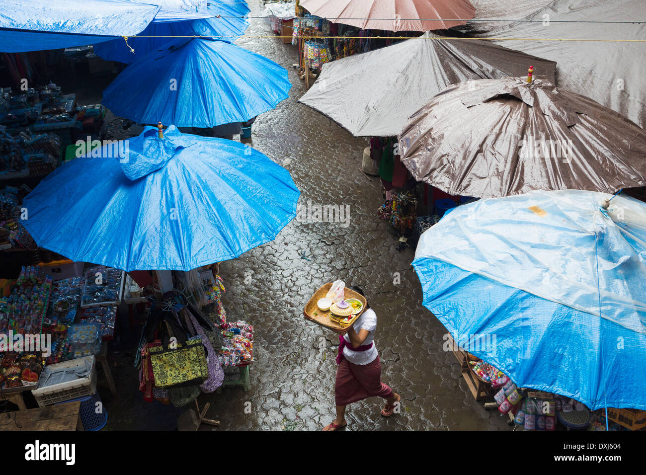 Rain falling over tarps and awnings of market stalls, Ubud, Bali, Indonesia Stock Photo