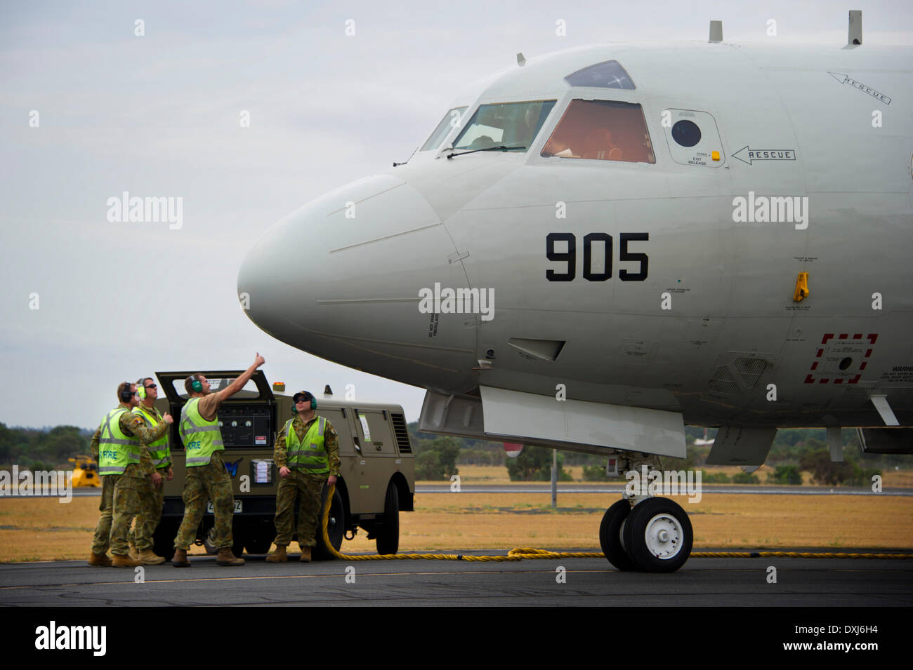 Canberra. 25th Mar, 2014. Royal Australian Air Force (RAAF) ground personnel provide support to a South Korean Navy P3-C Orion aircraft following its arrival at RAAF Base Pearce in west Australia March 25, 2014. © Australian Department of Defense/Xinhua/Alamy Live News Stock Photo