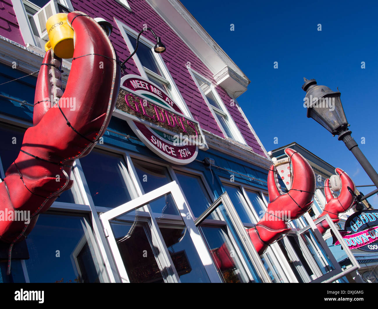 Giant lobster claws outside a seafood restaurant in Bar Harbour, Maine 4 Stock Photo Alamy
