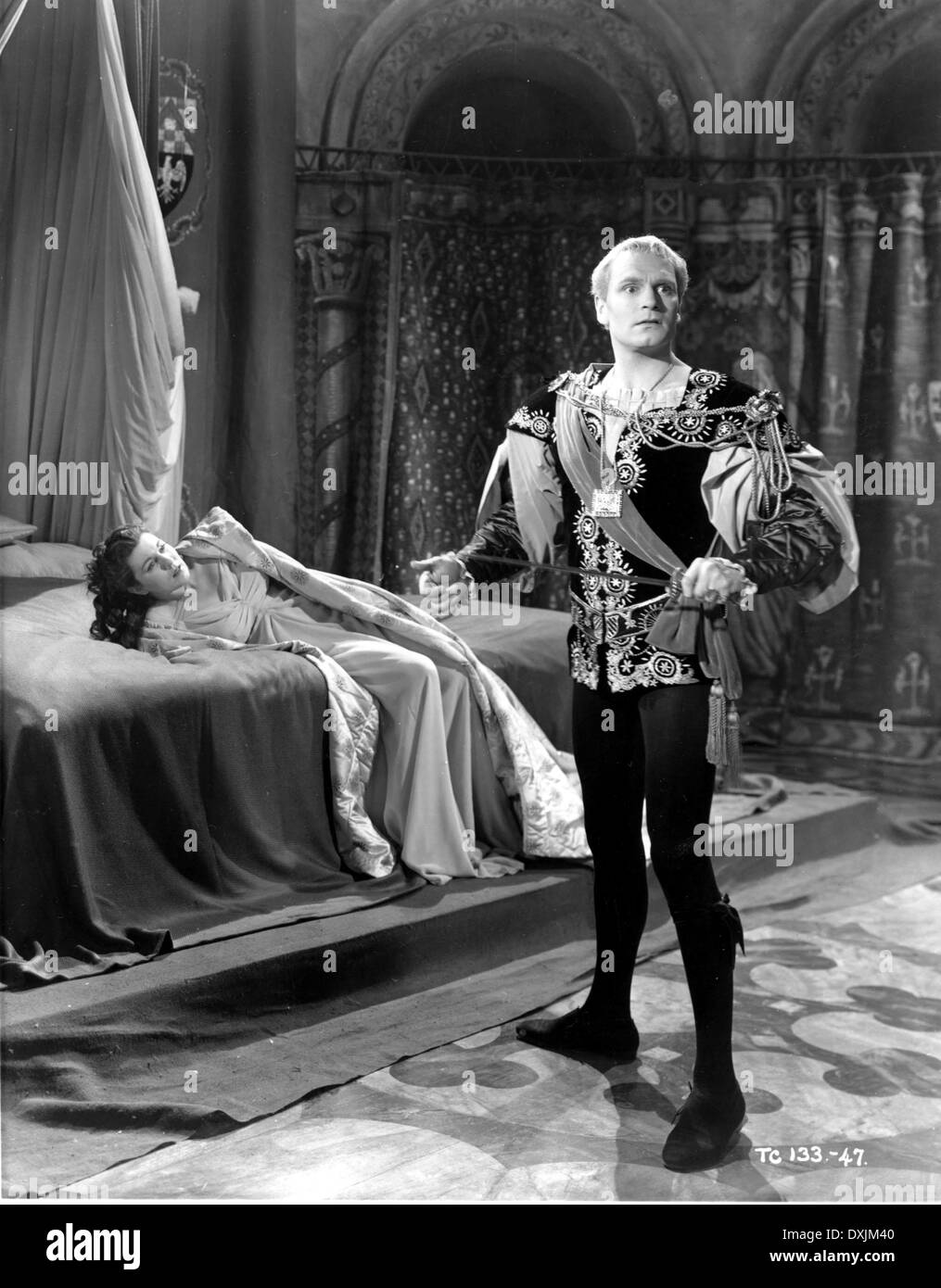 Hamlet olivier eileen herlie hires stock photography and images Alamy