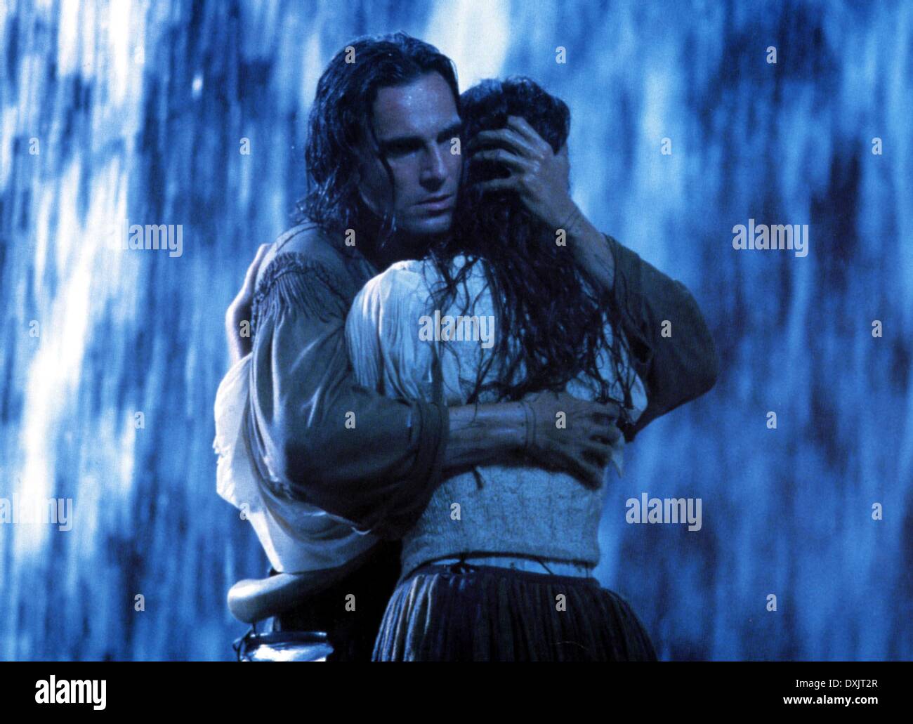 LAST OF THE MOHICANS (US1992) DANIEL DAY LEWIS, MADELEINE ST Stock Photo
