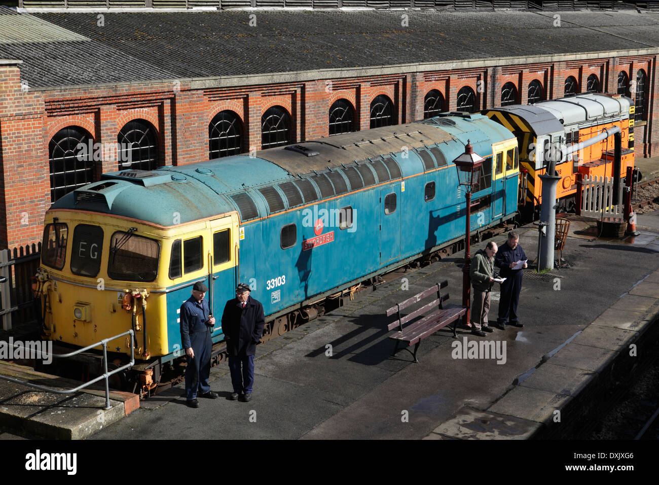 Class 33/1 33103 'Swordfish' and Class 9 09018 beside engine sheds and platform at Sheffield Park station, Bluebell Railway Stock Photo