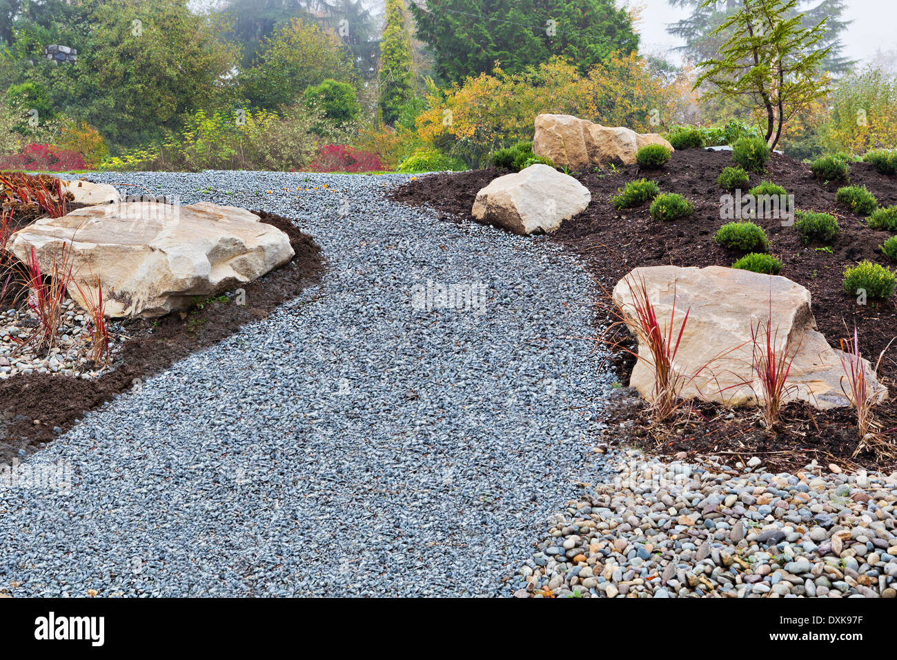 Gravel garden path hi-res stock photography and images - Alamy