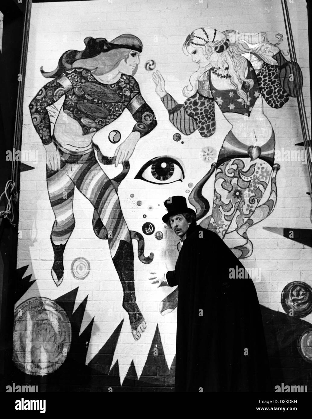 Wonderwall hi-res stock photography and images - Alamy