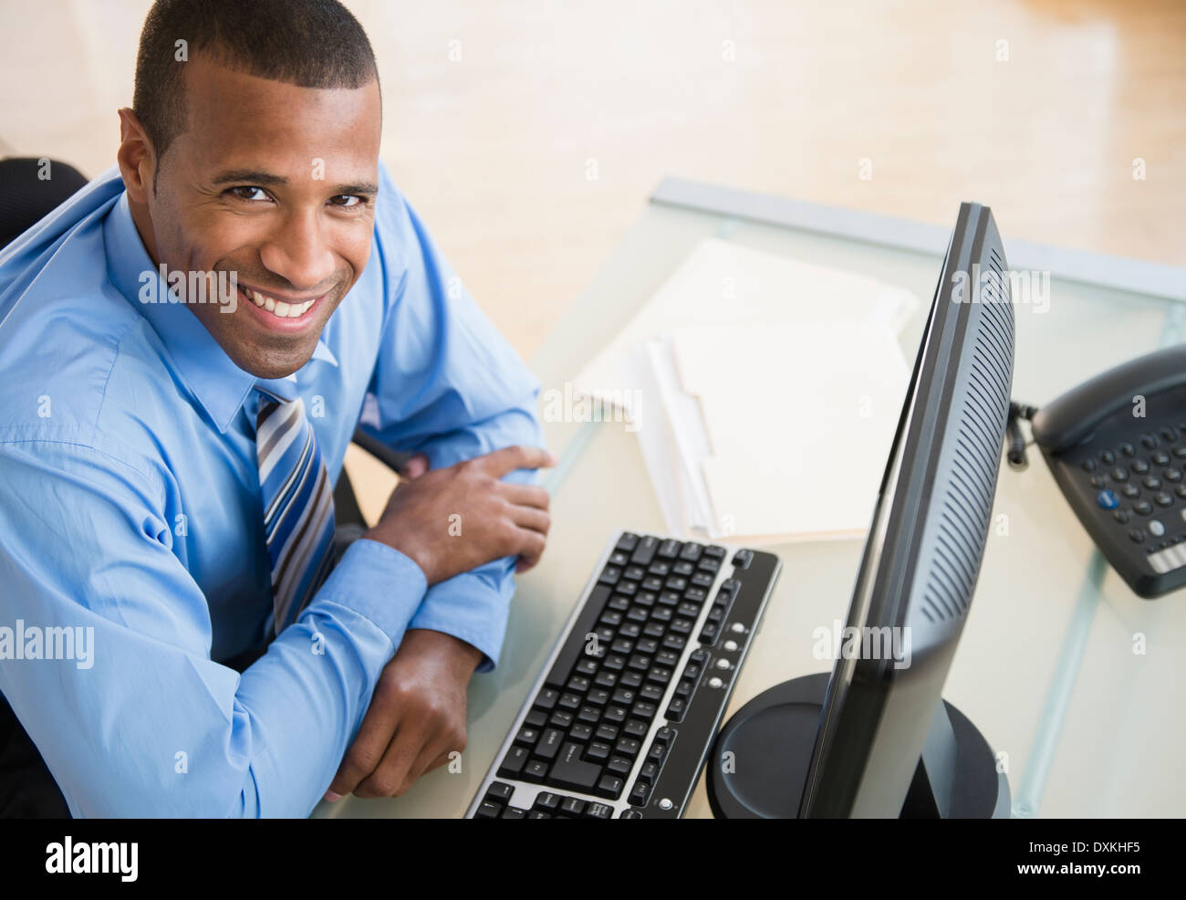 Businessman computer hi-res stock photography and images - Alamy