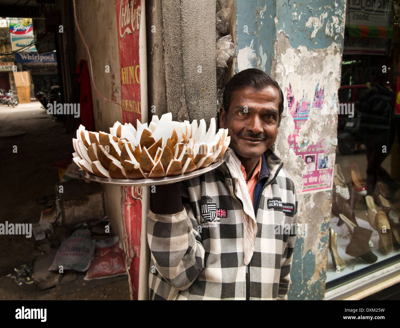 India, Jammu and Kashmir, Jammu, Raghndath Bazaar, vendor selling slices of prepared coconut Stock Photo