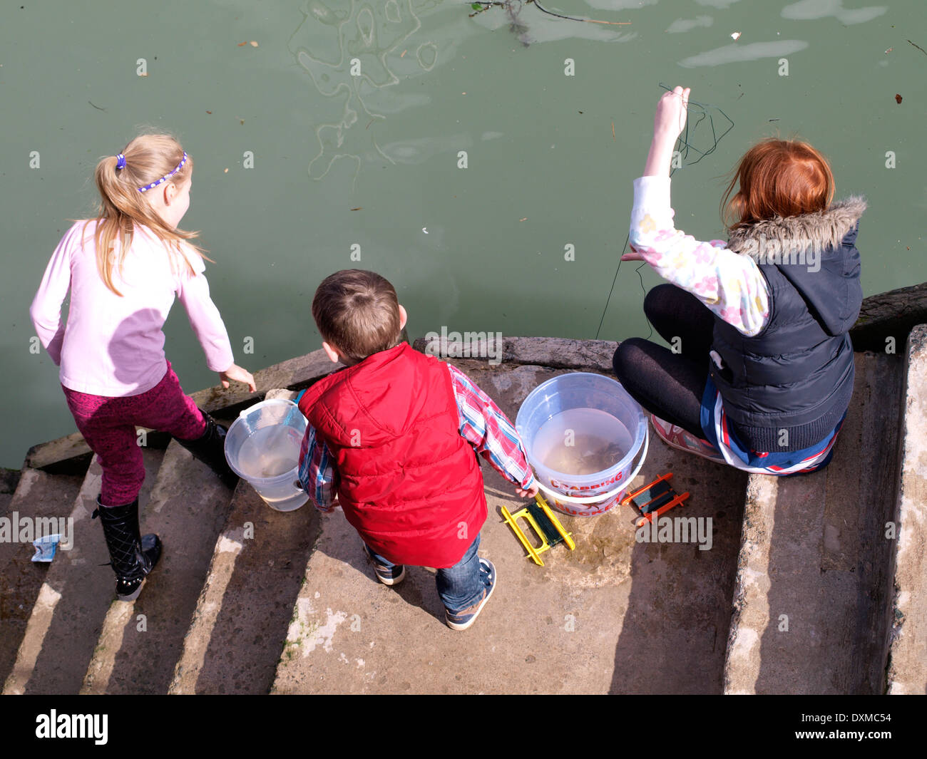 Children crab fishing, Dartmouth, Devon, UK Stock Photo