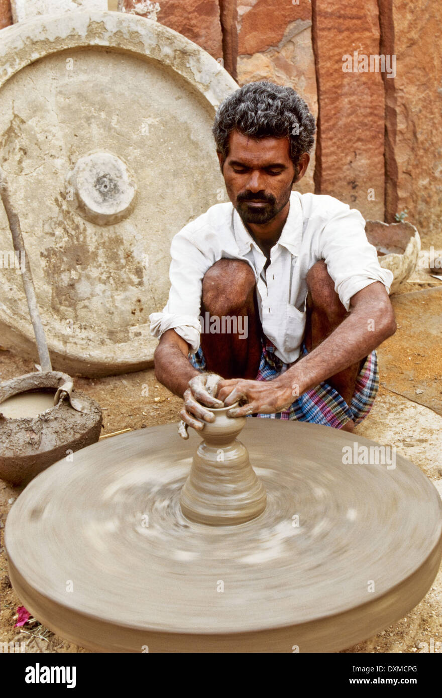 Male Indian potter throwing a pot on a wheel in rural Rajasthan, India Stock Photo