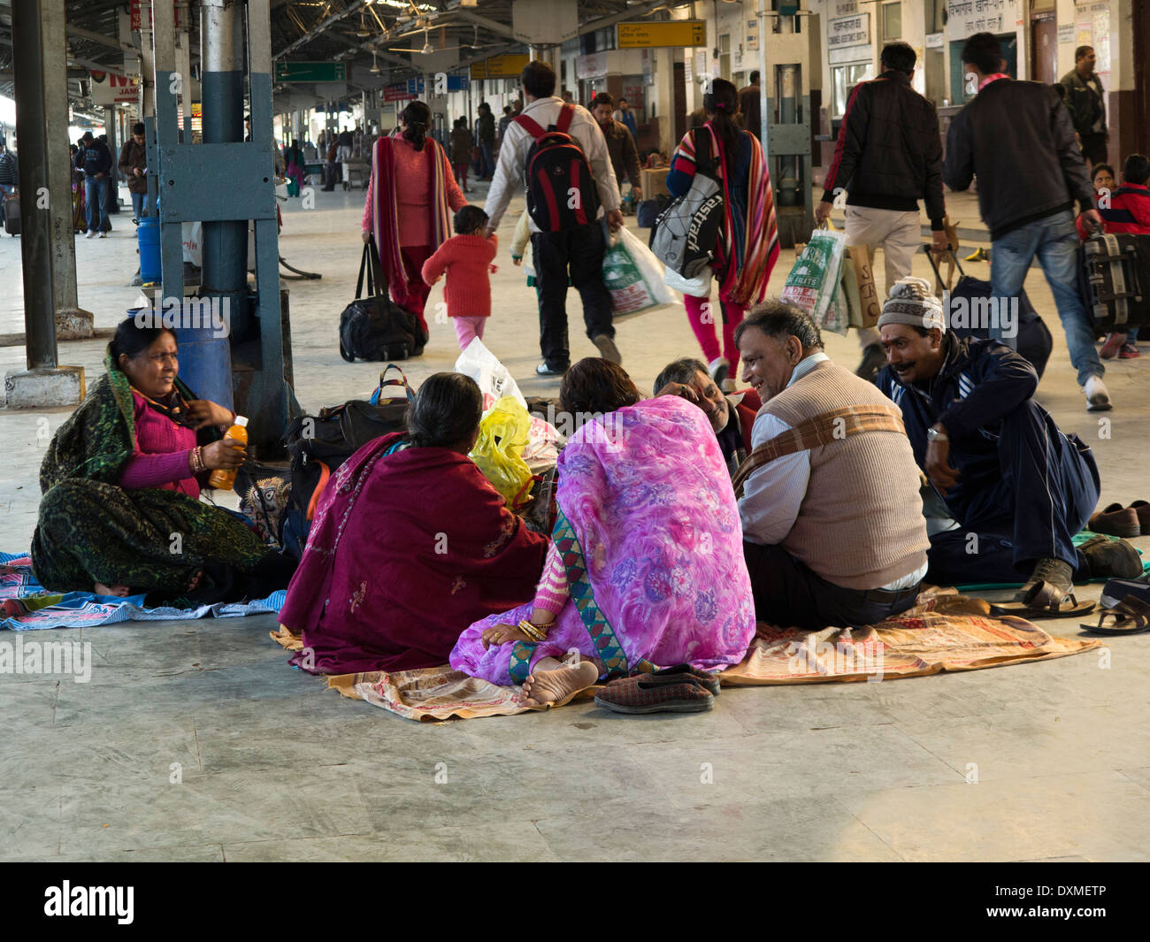 N9427 India, Rail Travel, Jammu Railway Station, passengers sat on platform waiting for departure of train Stock Photo