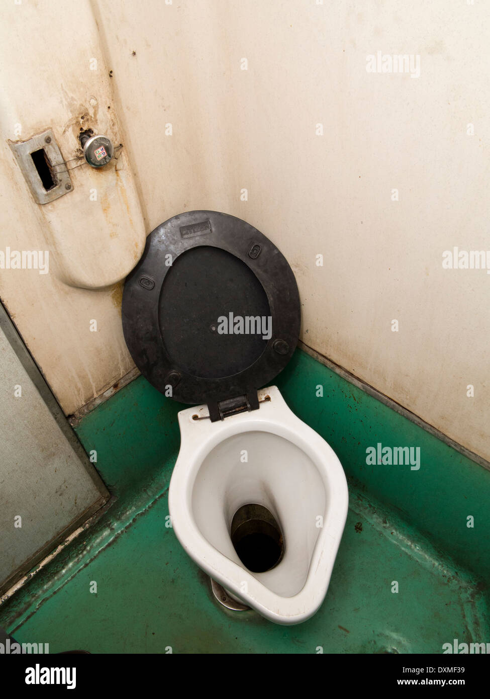 India, Rail Travel, 2nd class 2 tier air conditioned 2A carriage toilet interior, western style sit on lavatory Stock Photo
