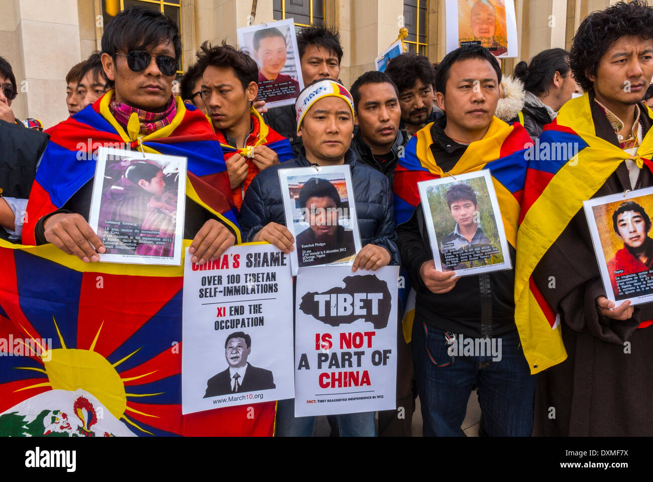 Paris, France. Large Crowd People, Front, Men, Tibetan Community of France Demonstration called French citizens to mobilize massive and active during the visit of Chinese President in Paris . This citizen mobilization must bring to light the sad plight of Tibet in the public arena and we should take this opportunity to remind the Chinese President that the Chinese policy in force in Tibet, is a failure and against productive . The old policy recipe for car-rot and stick is an anachronism when the time is the mutual recognition of peoples.tibet people, tibetan activist, international Politics Stock Photo