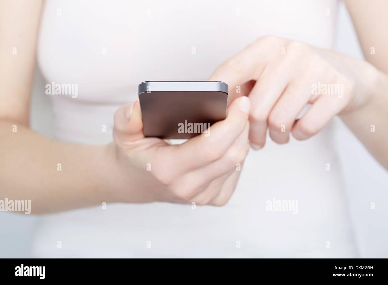 Modern woman using smartphone hi-res stock photography and images - Alamy