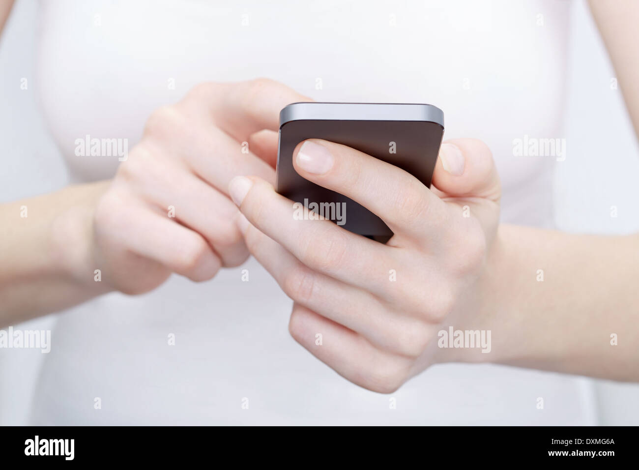 Modern woman using smartphone hi-res stock photography and images - Alamy