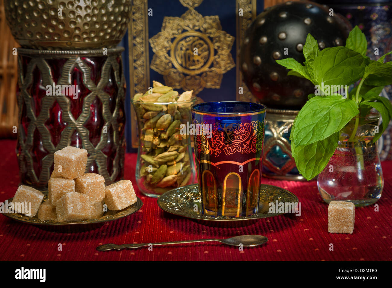 Traditional Arabian mint tea Stock Photo - Alamy