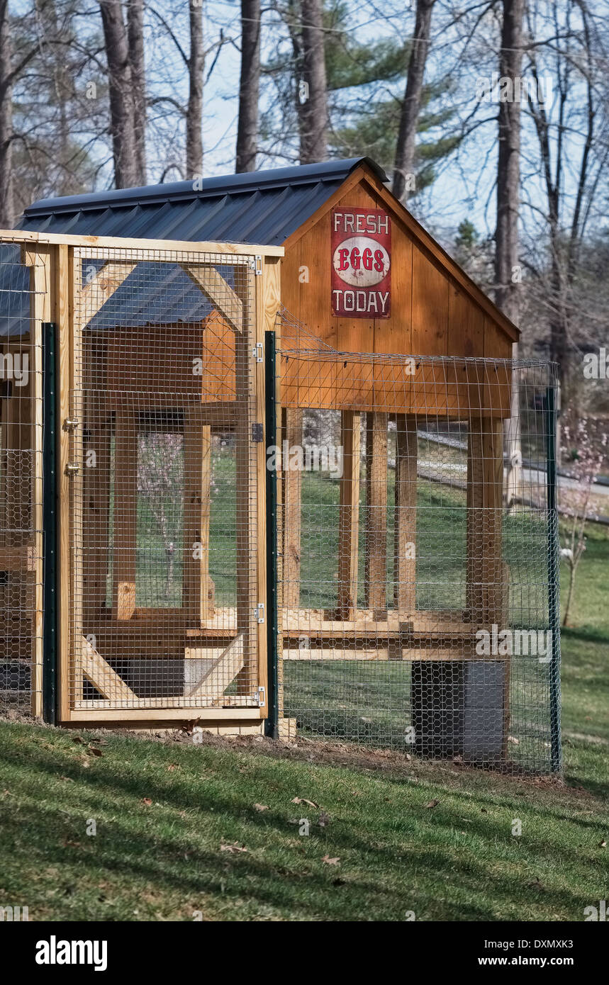 backyard chicken coop Stock Photo Alamy