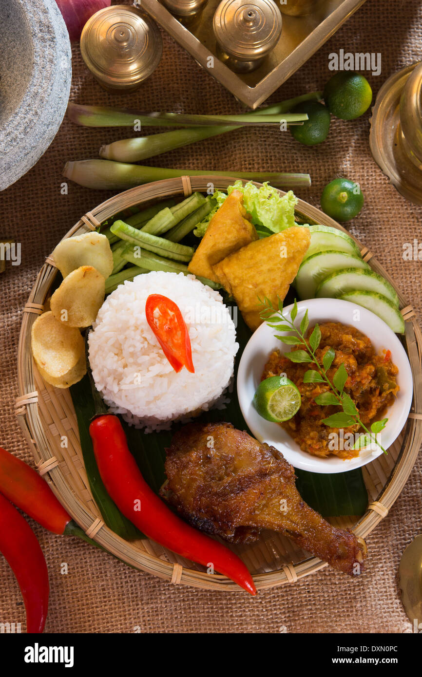 indonesian fried chicken rice Stock Photo - Alamy