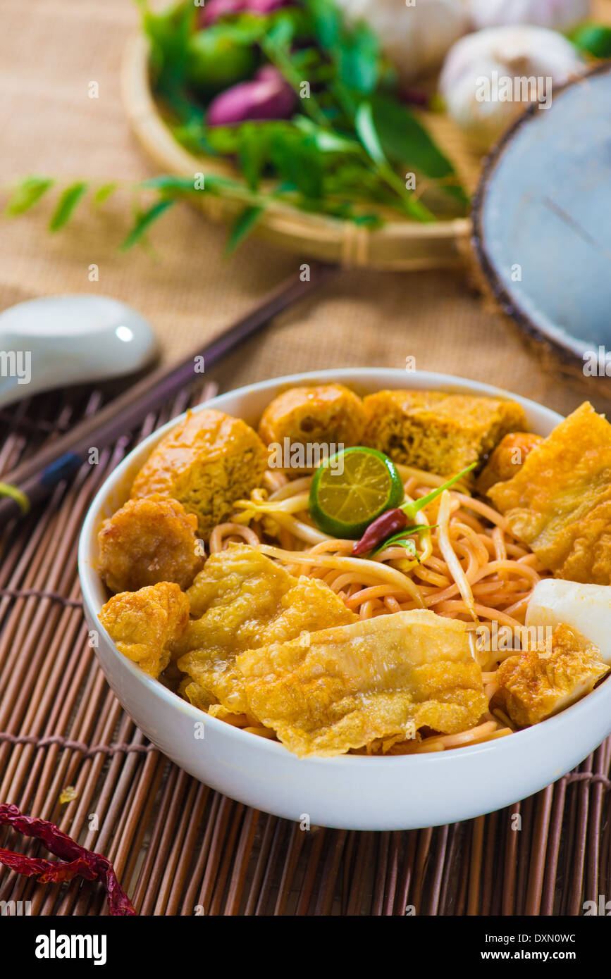 singapore curry noodles with tradtional setting Stock Photo Alamy
