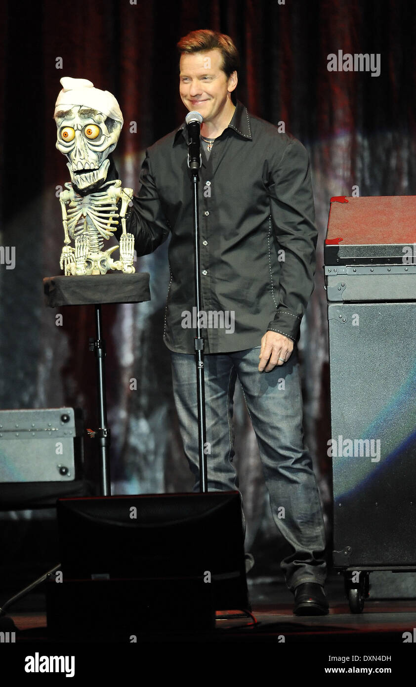 Ventriloquist celebrity hires stock photography and images Alamy