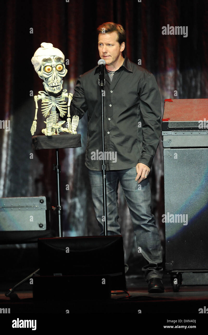 Ventriloquist celebrity hires stock photography and images Alamy