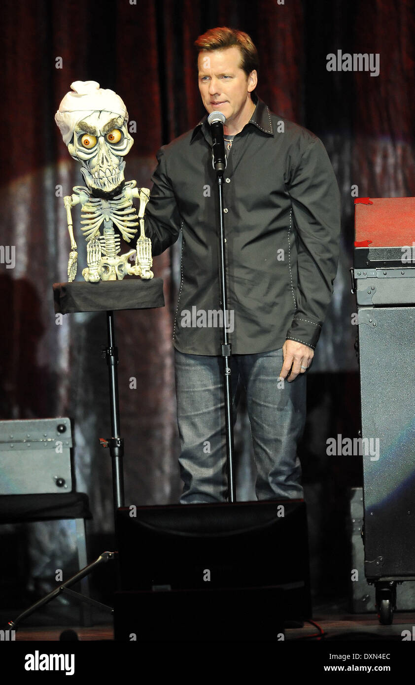 Ventriloquist celebrity hires stock photography and images Alamy