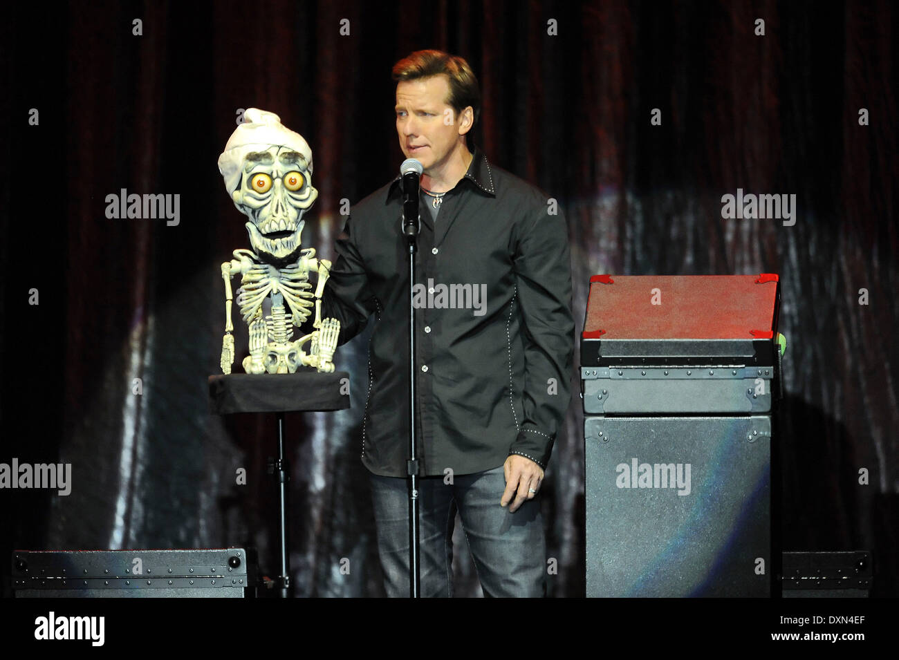 Ventriloquist celebrity hires stock photography and images Alamy