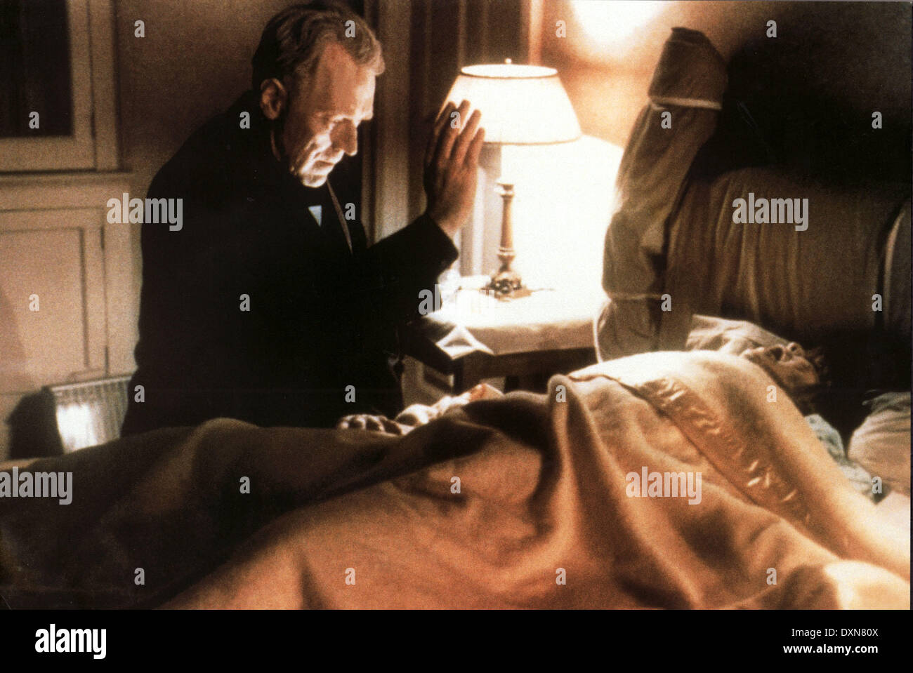 The exorcist 1973 linda blair hi-res stock photography and images - Alamy