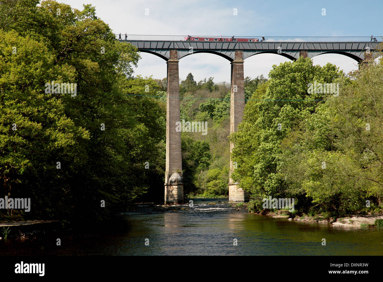 A narrowboat on Pontcysyllte Aqueduct where the Llangollen Canal goes over the river Dee in north Wales Stock Photo
