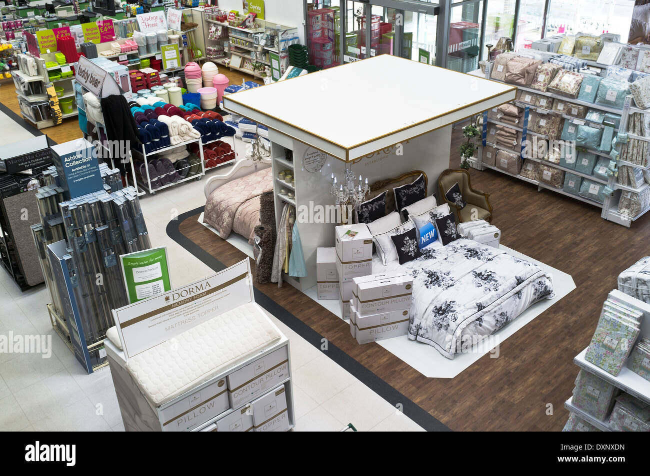 dh Dunelm Mill SHOP UK Bedding shop display interior displaying bed linen stand shops retail floor displays inside store Stock Photo