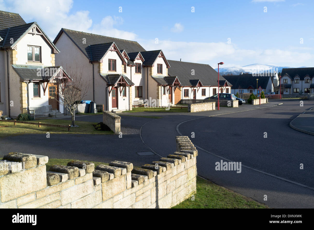 dh New suburb estate HOUSES UK Scottish Housing modern suburban houses scotland private house estates residential Aviemore Stock Photo