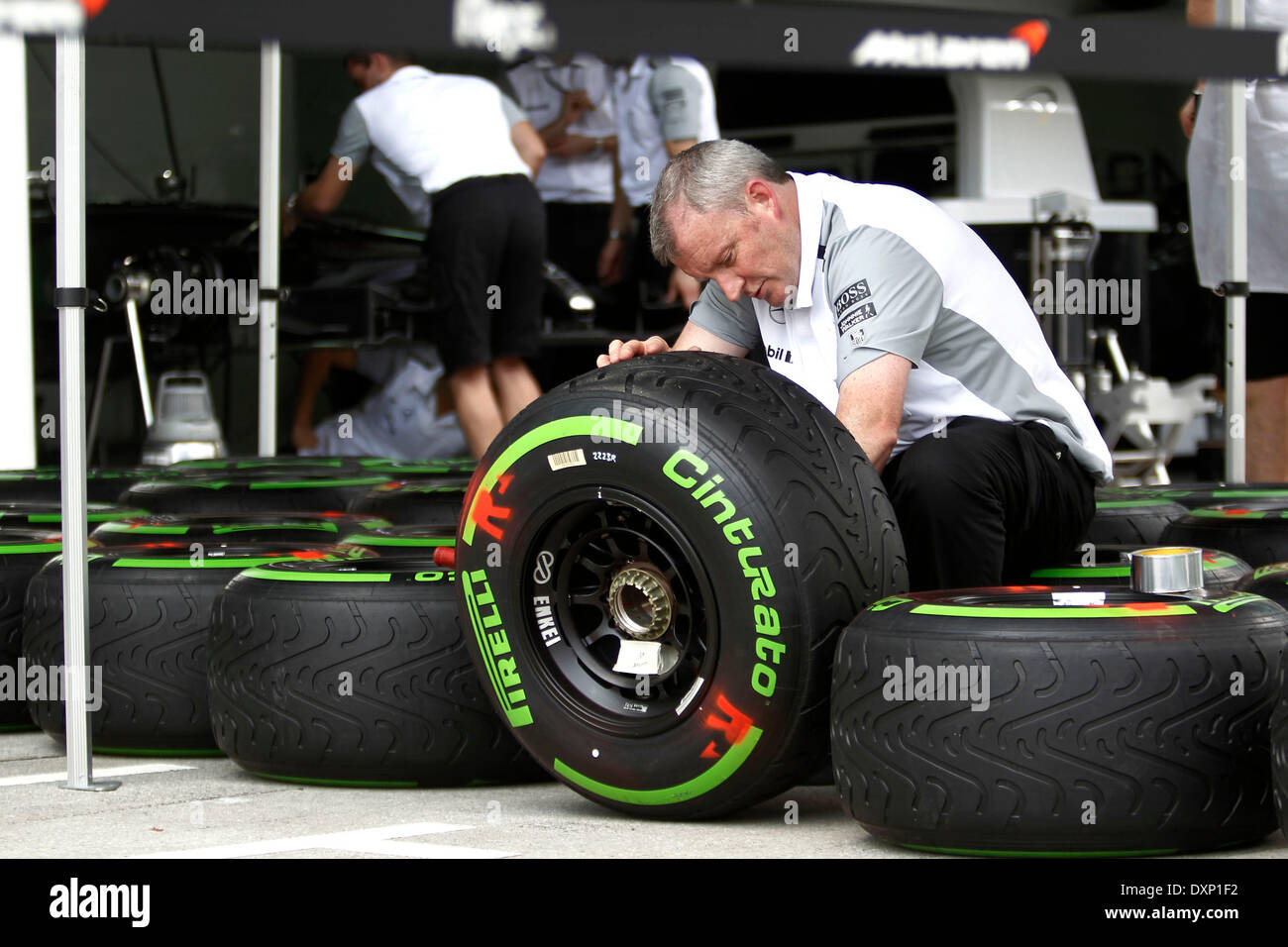 Mechanic mclaren mercedes f1 team hi-res stock photography and images -  Alamy