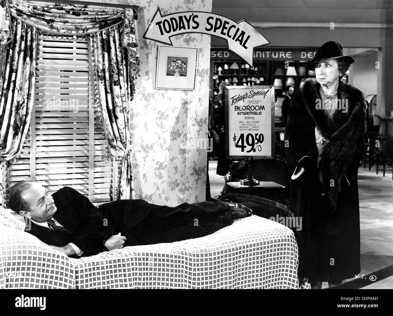 Cleavage Yolande Donlan naked (71 fotos) Feet, Facebook, braless