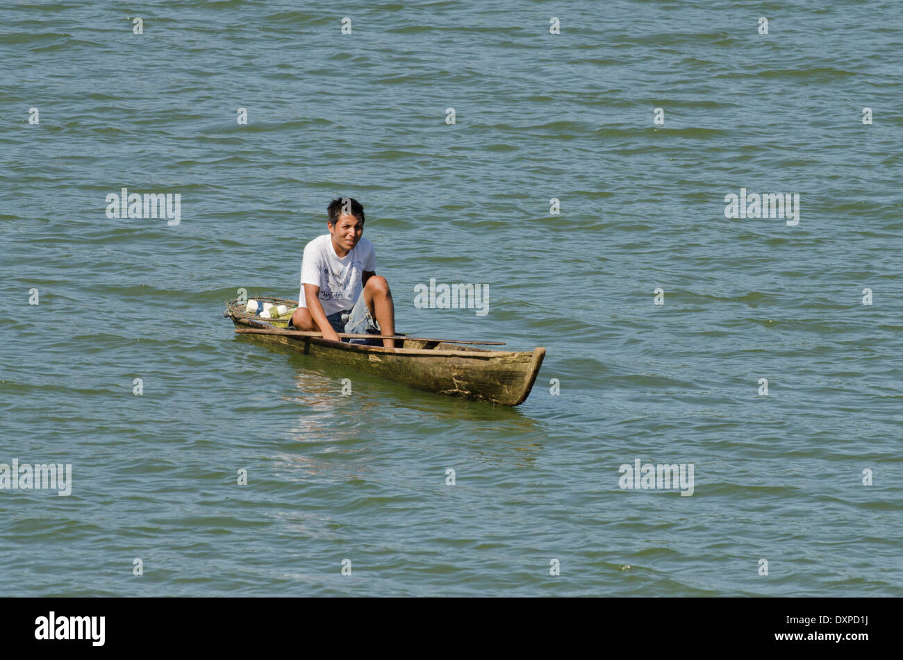 Guatemala, Department of Izabal, Rio Dulce (Sweet Water River) near Livingston. Traditional fishermen in wooden boat. Stock Photo