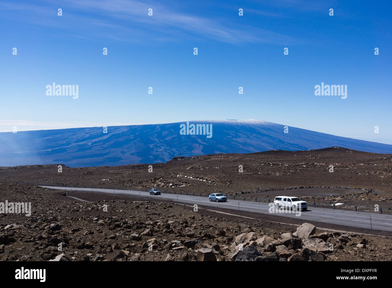 Cars on Mauna Kea summit road. Mauna Loa in background. Big Island of Hawaii Stock Photo Alamy