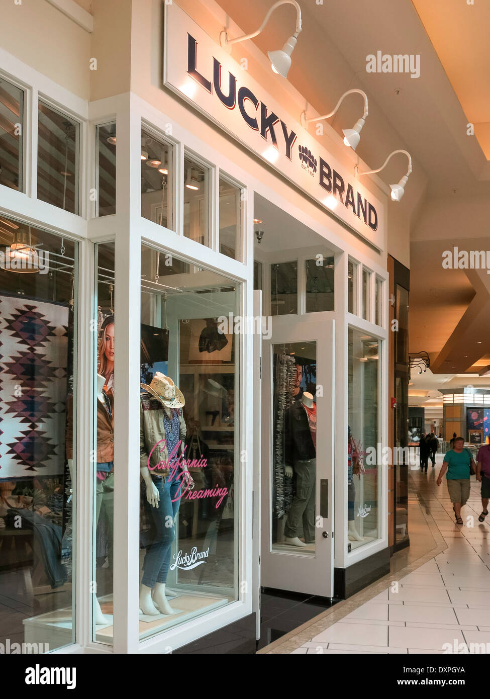 Mall lucky brand entrance hi-res stock photography and images - Alamy