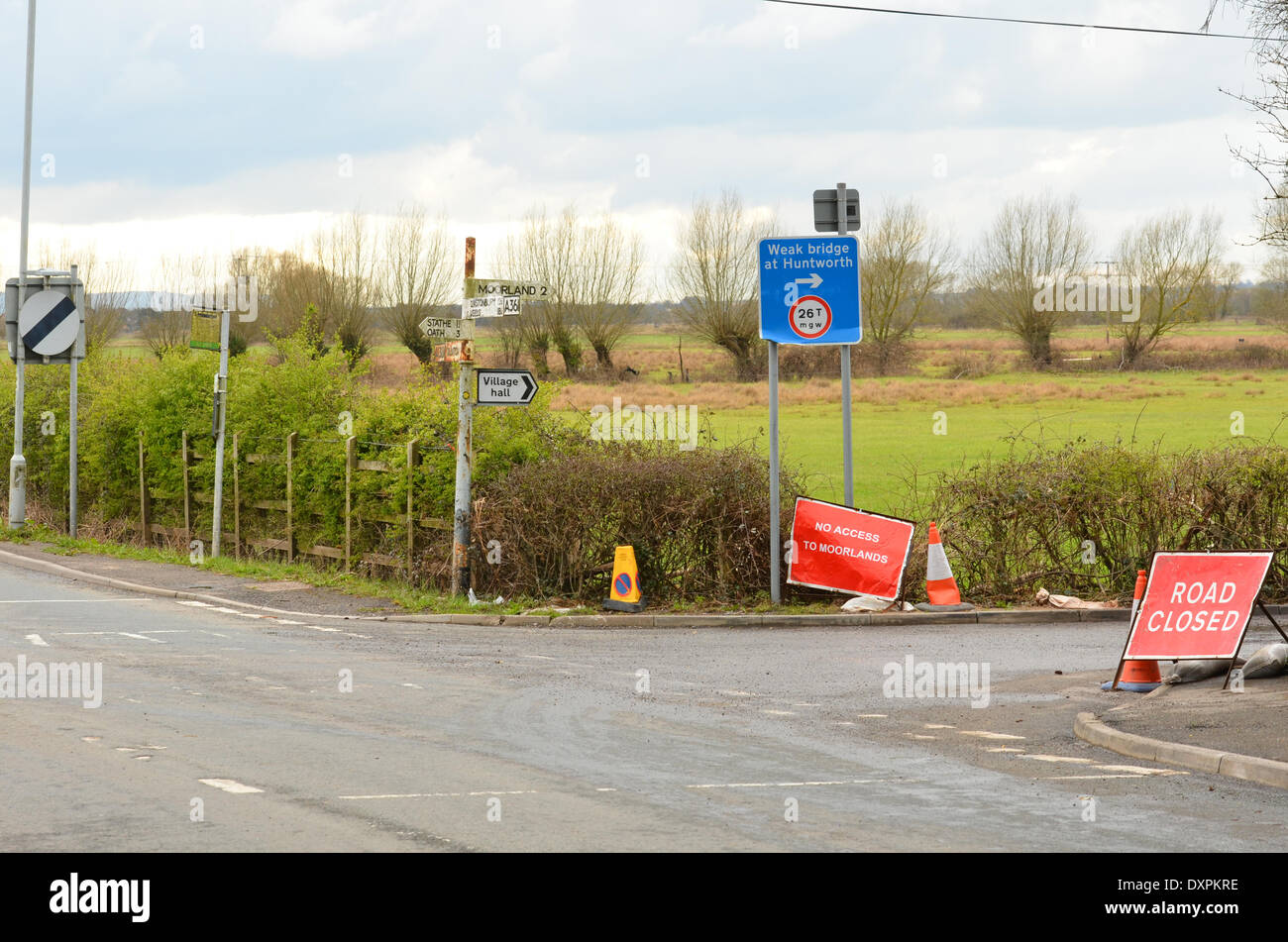 Burrowbridge, Somerset, UK. 28th March 2014. Before and After..The main Through road at Burrowbridge from Glastonbury to Taunton in the UK is now open to traffic having been closed for a month,after severe flooding over the surounding areas Credit:  Robert Timoney/Alamy Live News Stock Photo