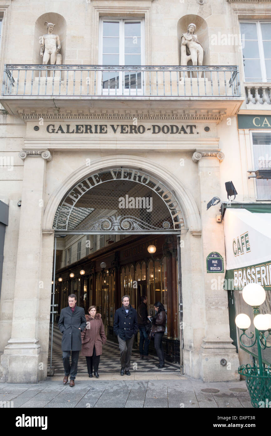 27 Rue Jean jacques Rousseau 75001 Paris Galerie vero dodat paris hi-res stock photography and images - Alamy