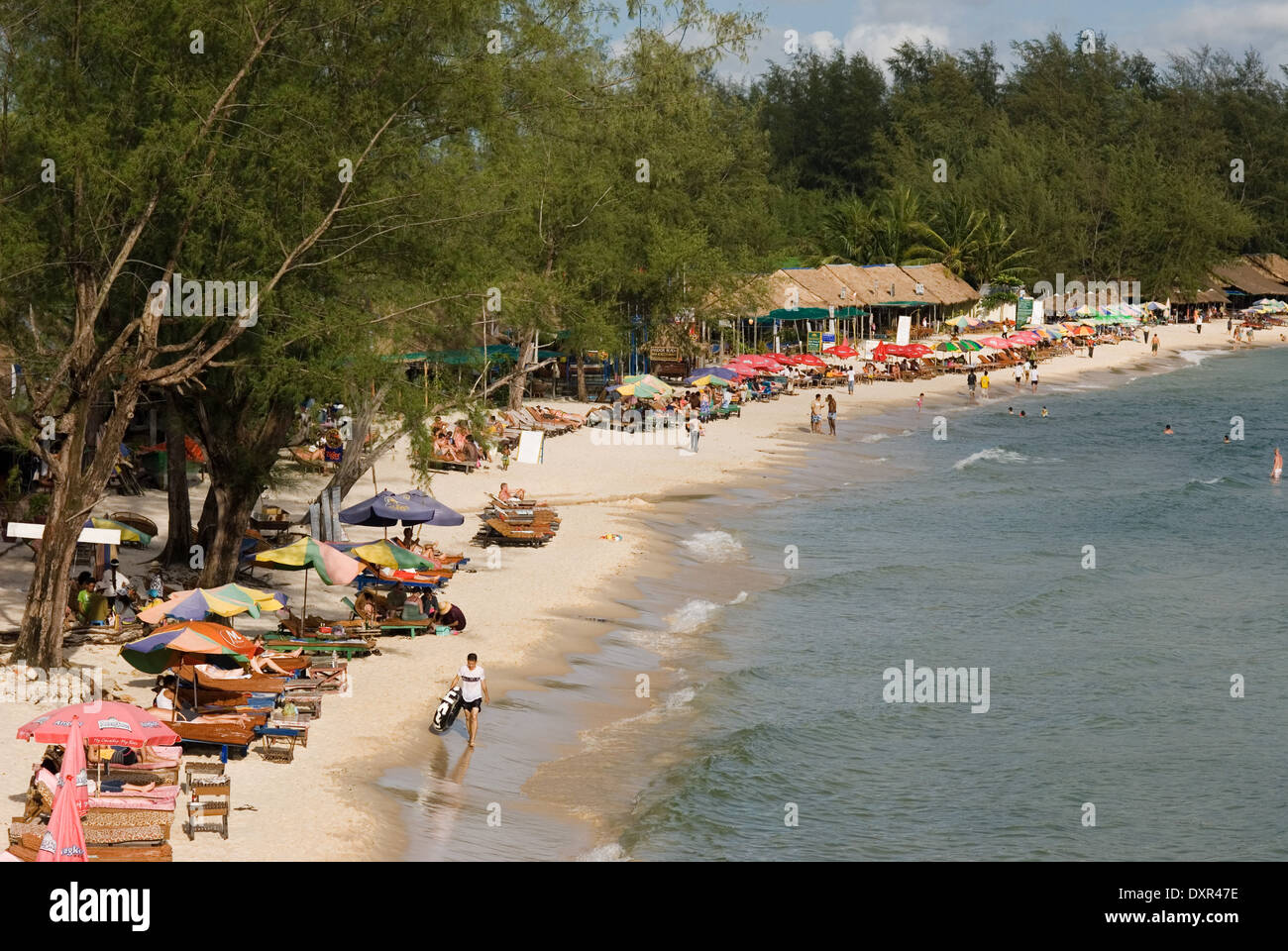 Sihanoukville beach. At dusk becomes the meeting place to savor a good beer. Sihanoukville (Krong Preah Seihanu), formerly Kompo Stock Photo