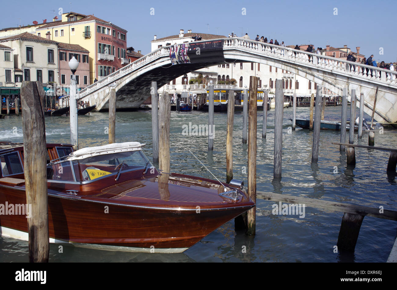 Water taxi by the Rialto bridge at Grand Channel in Venice Stock Photo