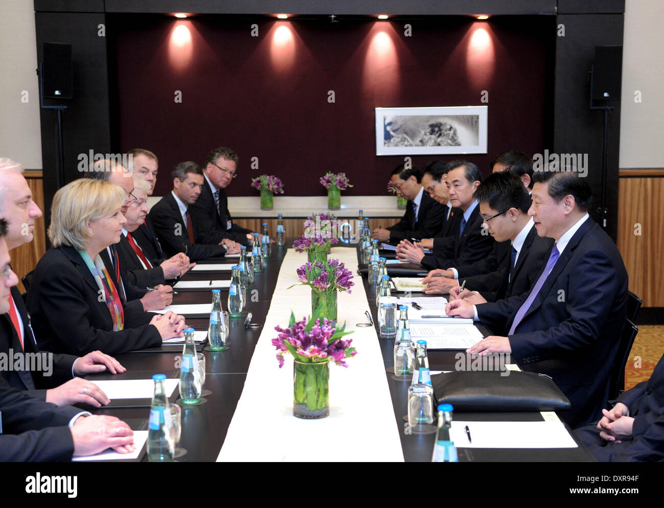 Duesseldorf, Germany. 29th Mar, 2014. Chinese President Xi Jinping (1st R) meets with North Rhine-Westphalia State Premier Hannelore Kraft in Duesseldorf, Germany, March 29, 2014. Credit:  Zhang Duo/Xinhua/Alamy Live News Stock Photo