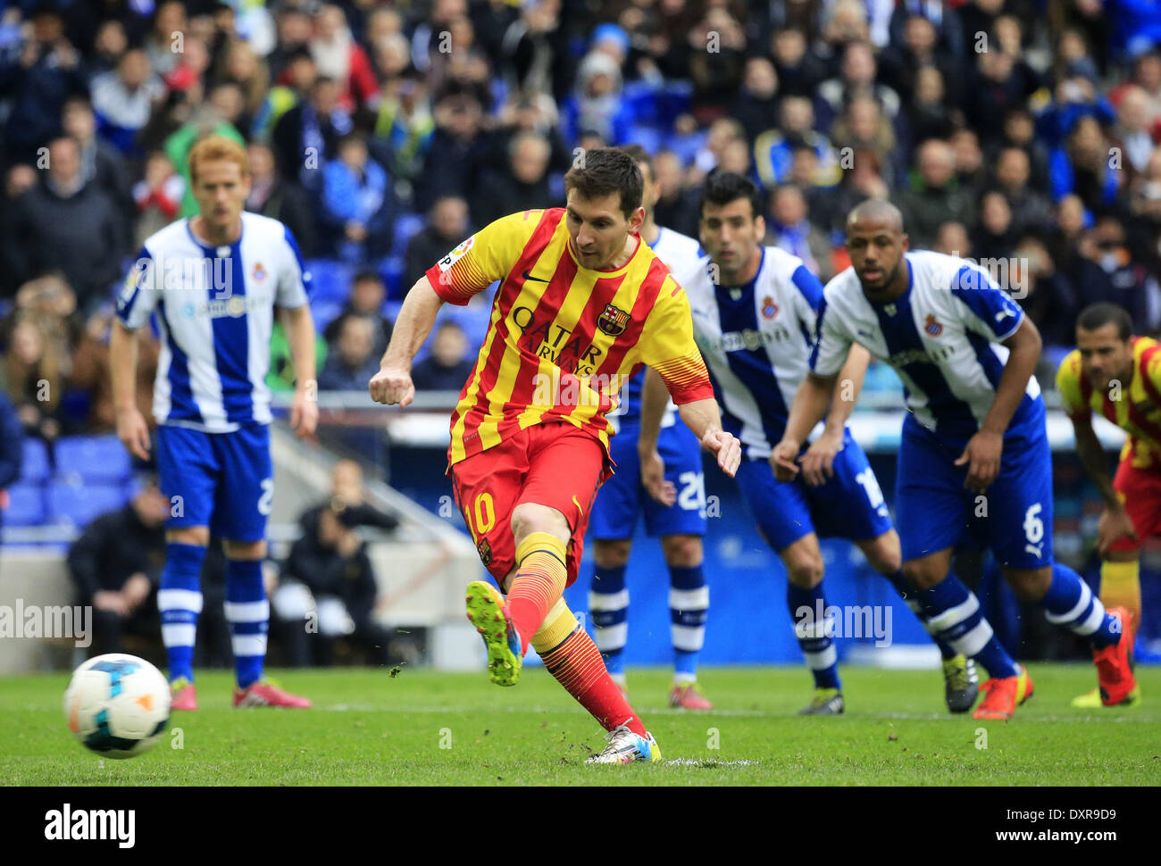 Barcelona, Spain. 29th Mar, 2014. Leo Messi score the penalty on in the match between RCD Espanyol and FC Barcelona matchday 31 of La Liga, played at Cornella-El Prat Stadium on March 29, 2014. Photo: Joan Valls/Urbanandsport/Nurphoto. Credit:  Joan Valls/NurPhoto/ZUMAPRESS.com/Alamy Live News Stock Photo