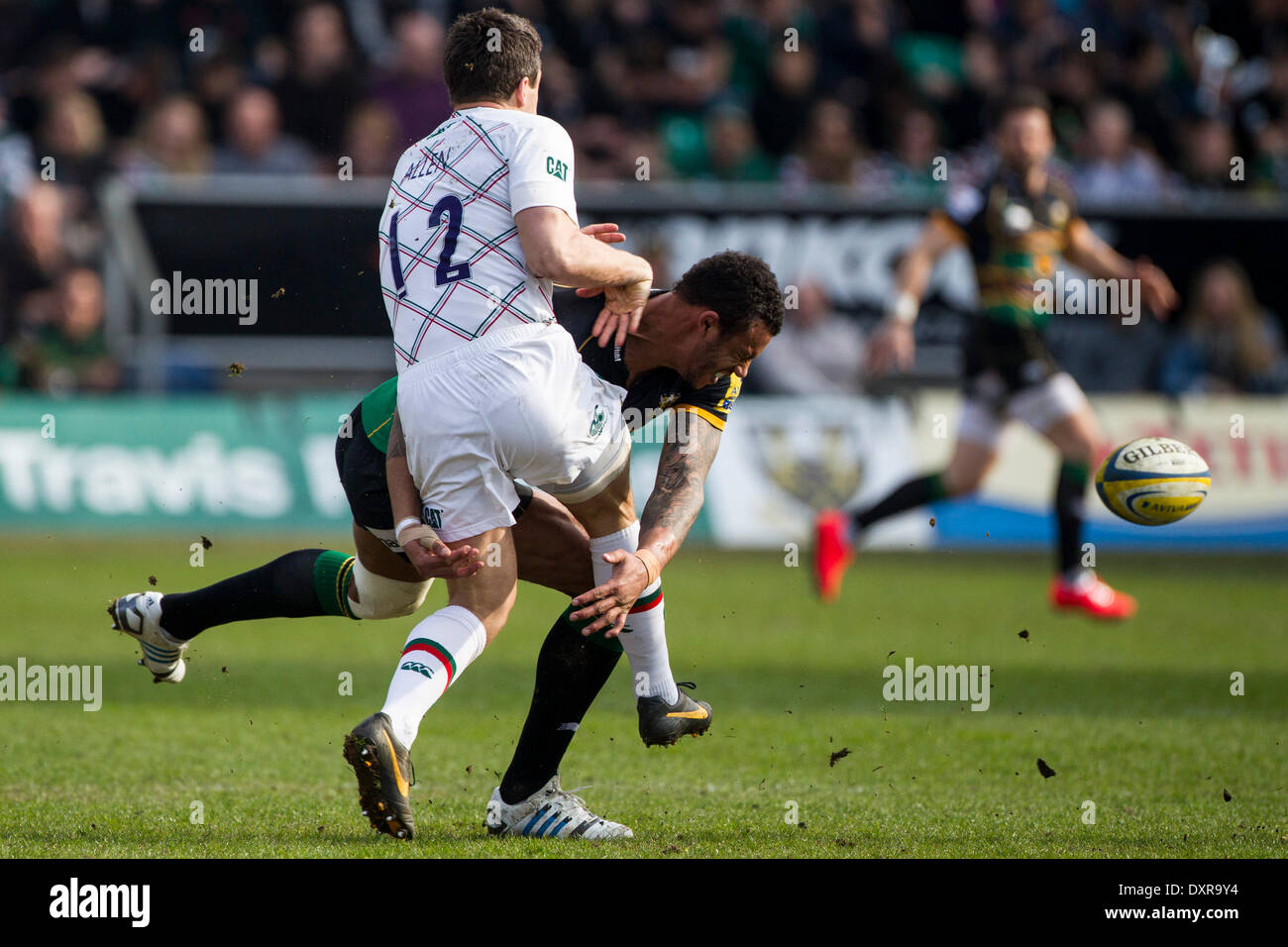 Northampton, UK. 29th Mar, 2014. Anthony ALLEN of Leicester Tigers chips ahead as Courtney LAWES of Northampton Saints makes the tackle during the Aviva Premiership match between Northampton Saints and Leicester Tigers at Franklin's Gardens. Final score: Northampton Saints 16-22 Leicester Tigers. Credit:  Action Plus Sports/Alamy Live News Stock Photo